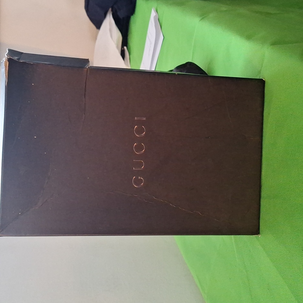 Gucci slim heals snakeskin straps,size 7.5 ,black very elegant and stylish.